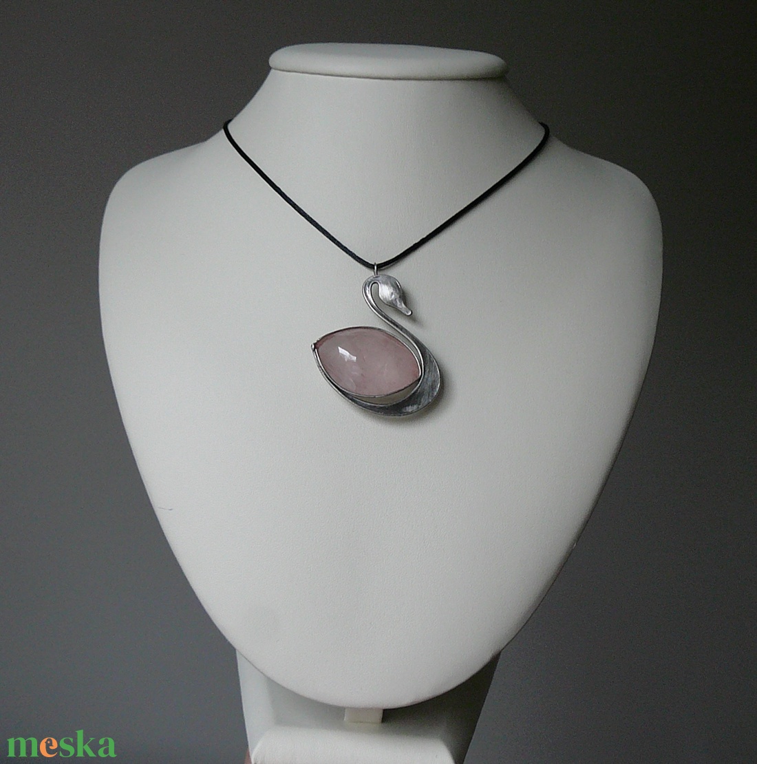 Rózsakvarc hattyú medál - ékszer - nyaklánc - medálos nyaklánc - Meska.hu
