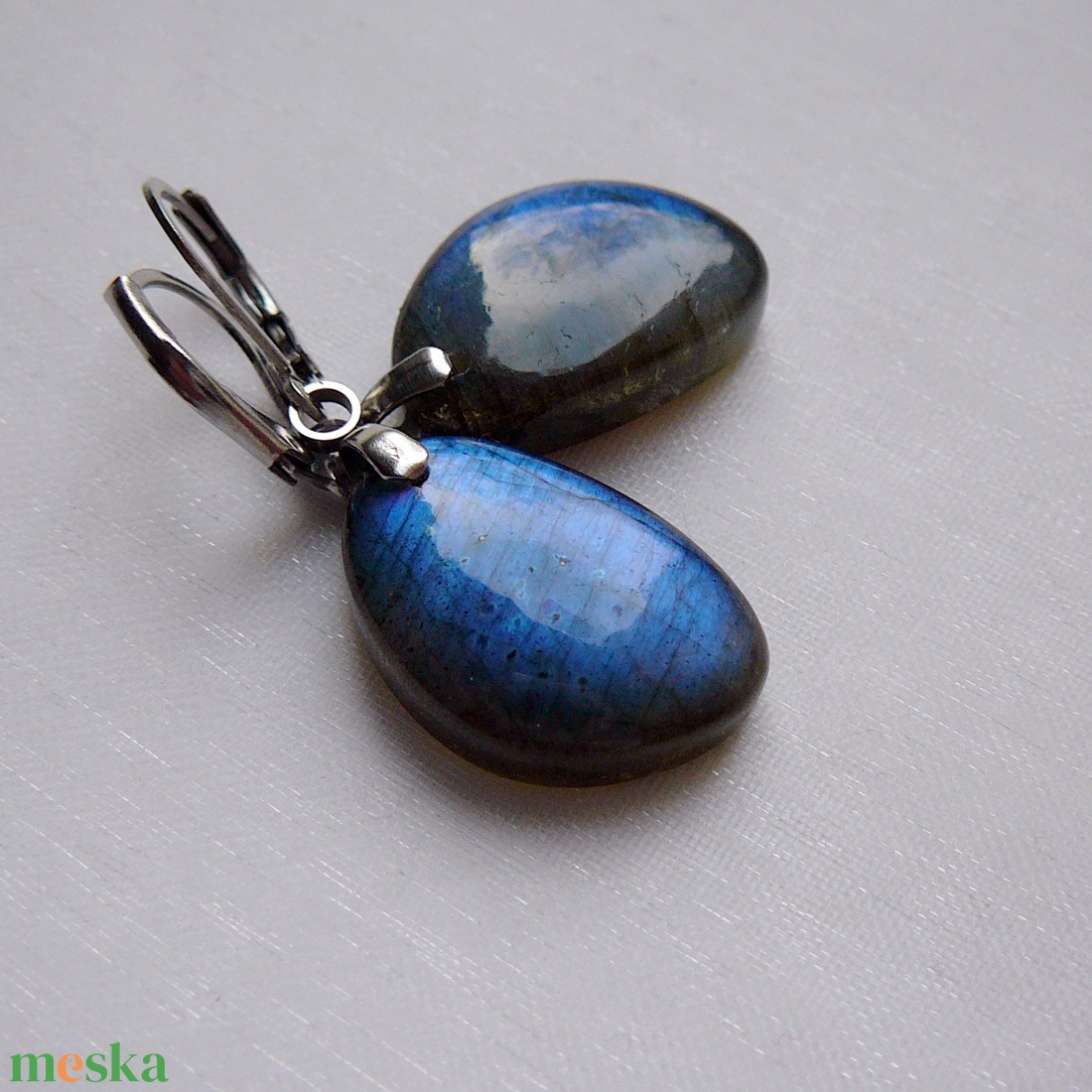 Labradorit fülbevaló - ékszer - fülbevaló - lógó csepp fülbevaló - Meska.hu
