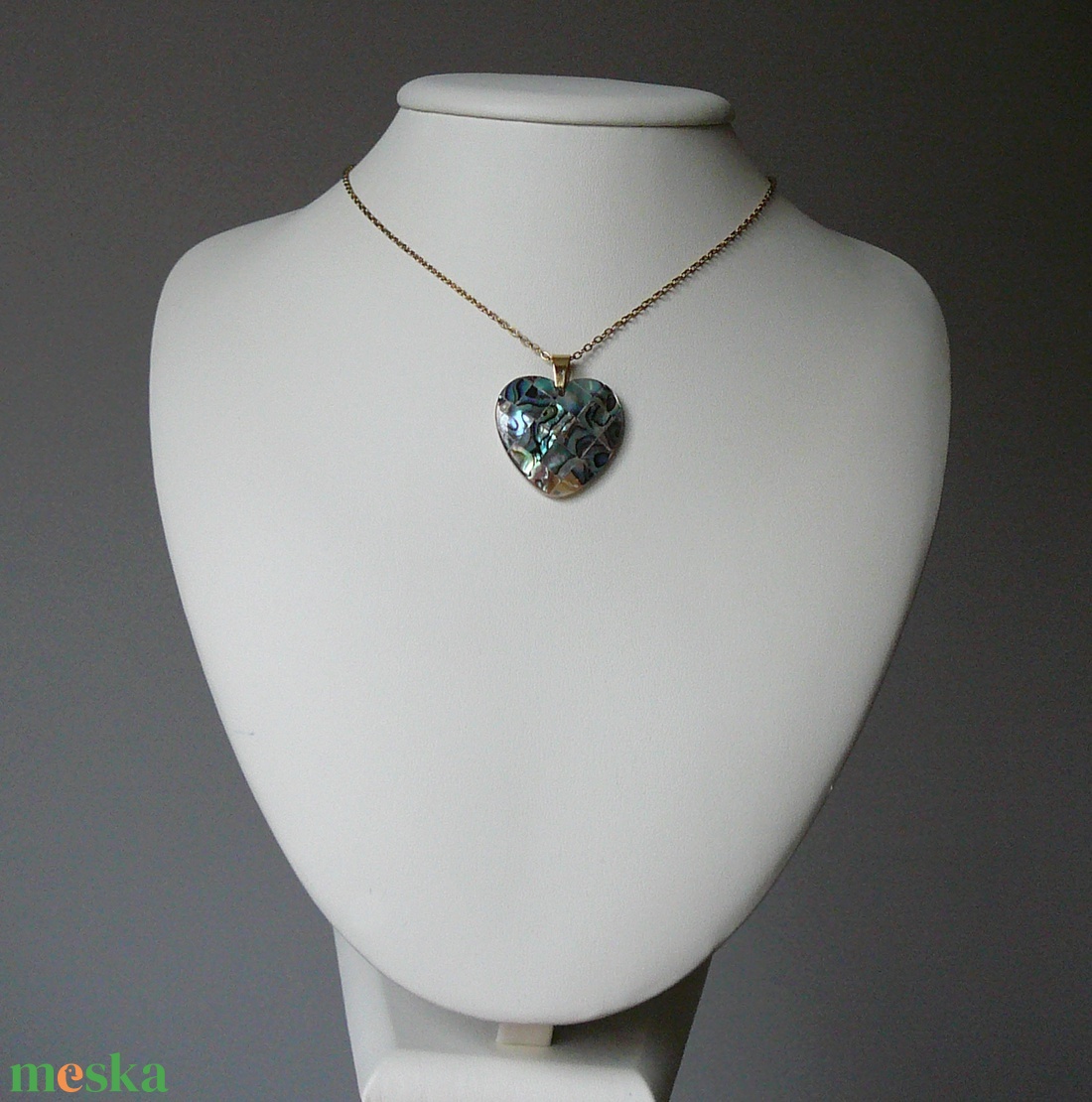 Pávakagyló szív medálos nyaklánc - ékszer - nyaklánc - medálos nyaklánc - Meska.hu