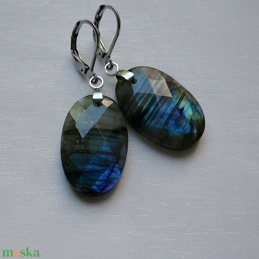 Labradorit fülbevaló - ékszer - fülbevaló - lógó csepp fülbevaló - Meska.hu
