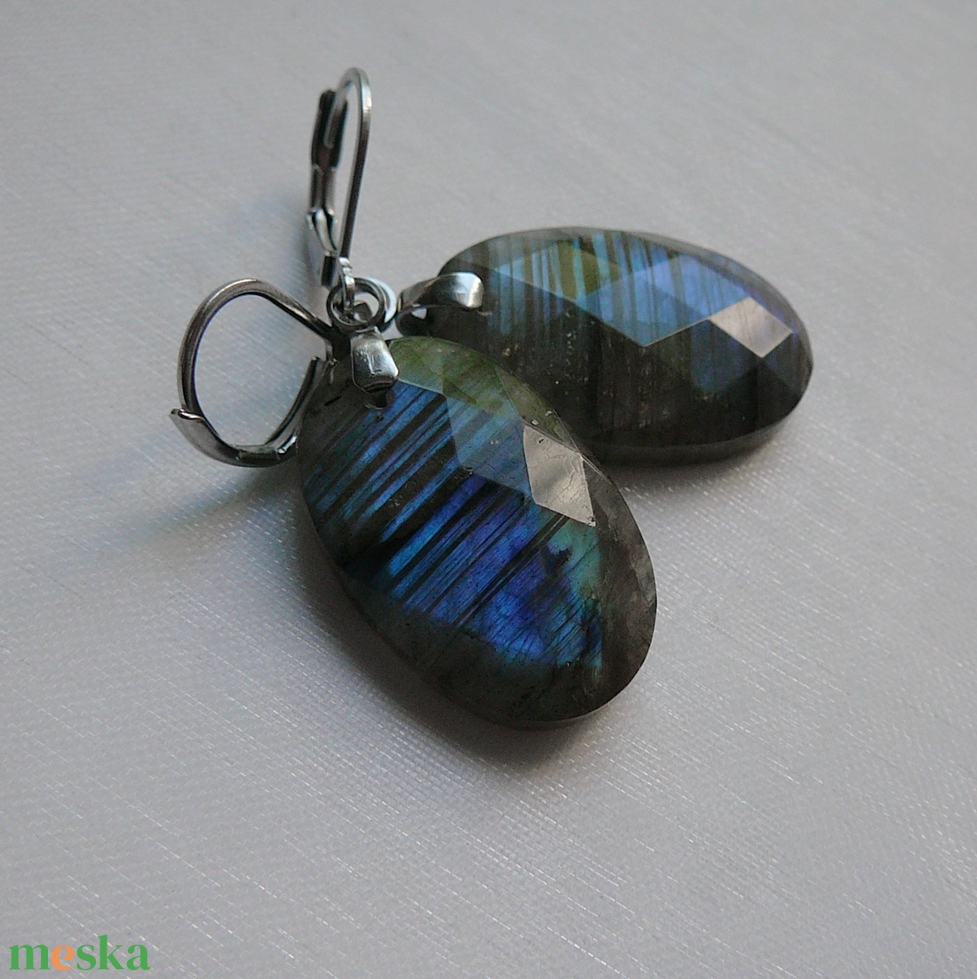 Labradorit fülbevaló - ékszer - fülbevaló - lógó csepp fülbevaló - Meska.hu