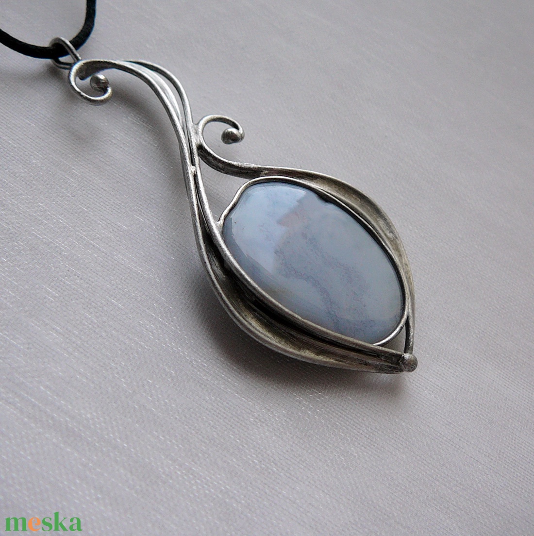 Kalcedon medál - ékszer - nyaklánc - medálos nyaklánc - Meska.hu
