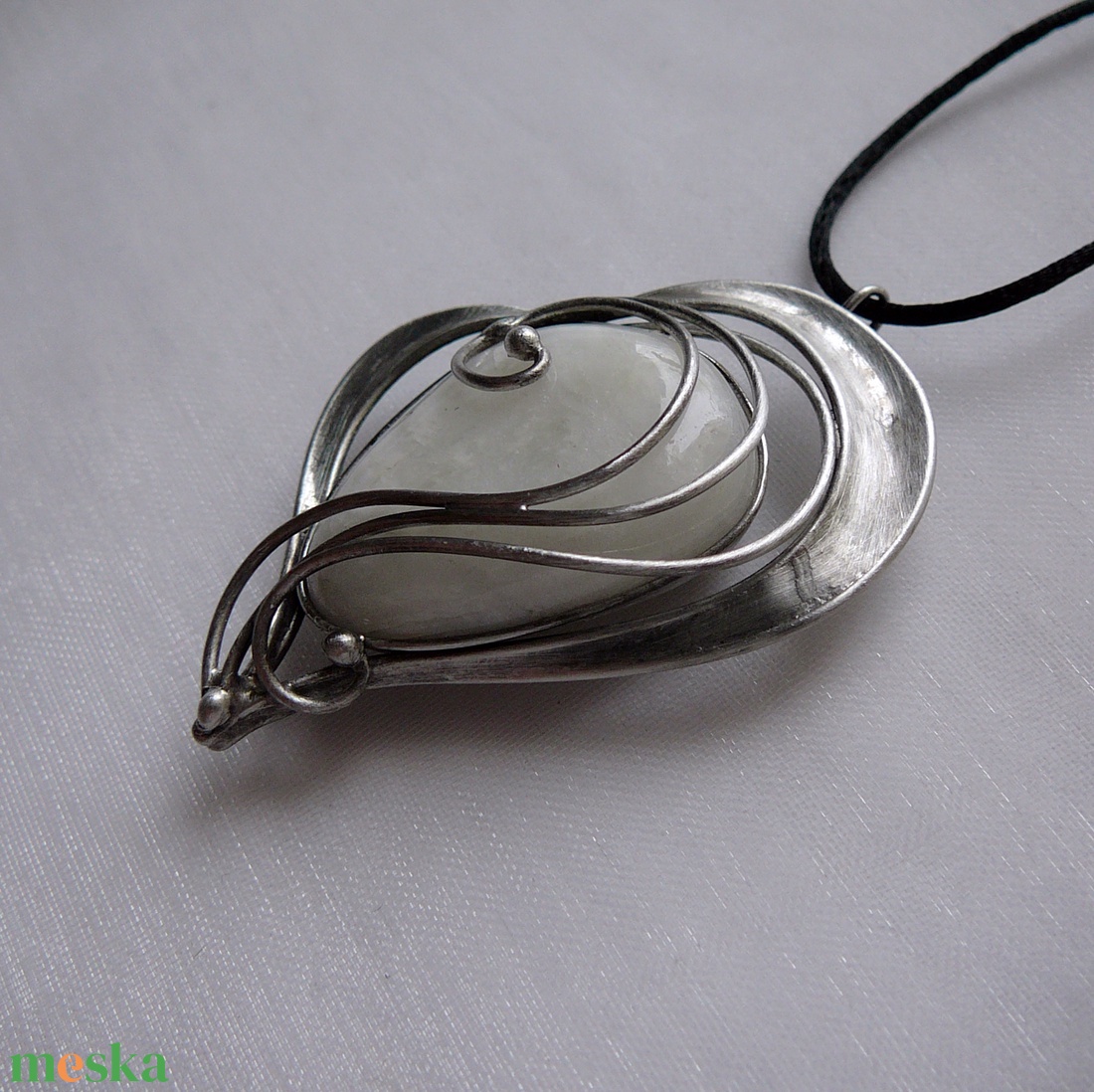 Holdkő szív medál - ékszer - nyaklánc - medálos nyaklánc - Meska.hu