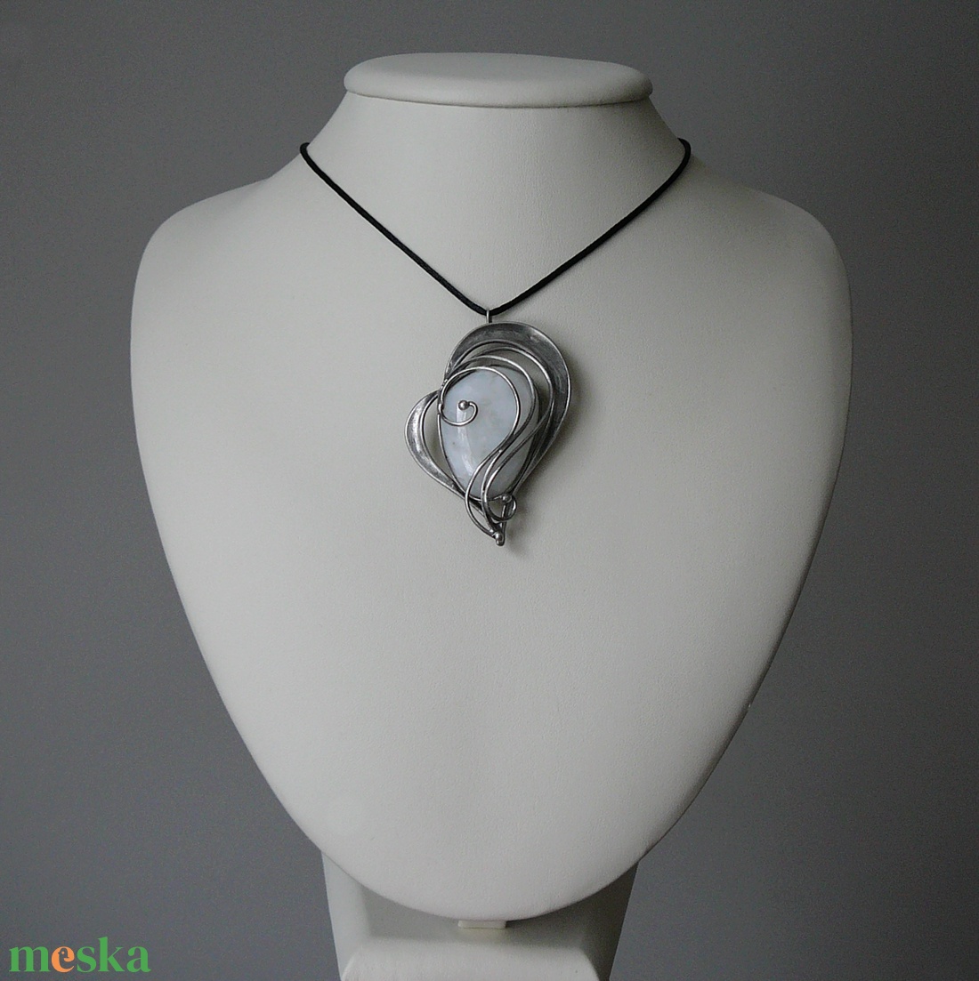 Holdkő szív medál - ékszer - nyaklánc - medálos nyaklánc - Meska.hu