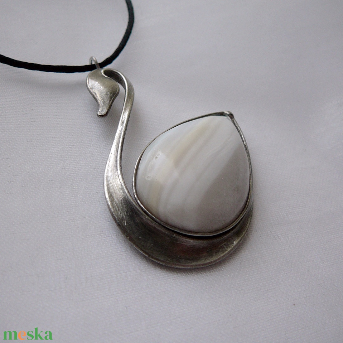 Achát hattyú medál - ékszer - nyaklánc - medálos nyaklánc - Meska.hu