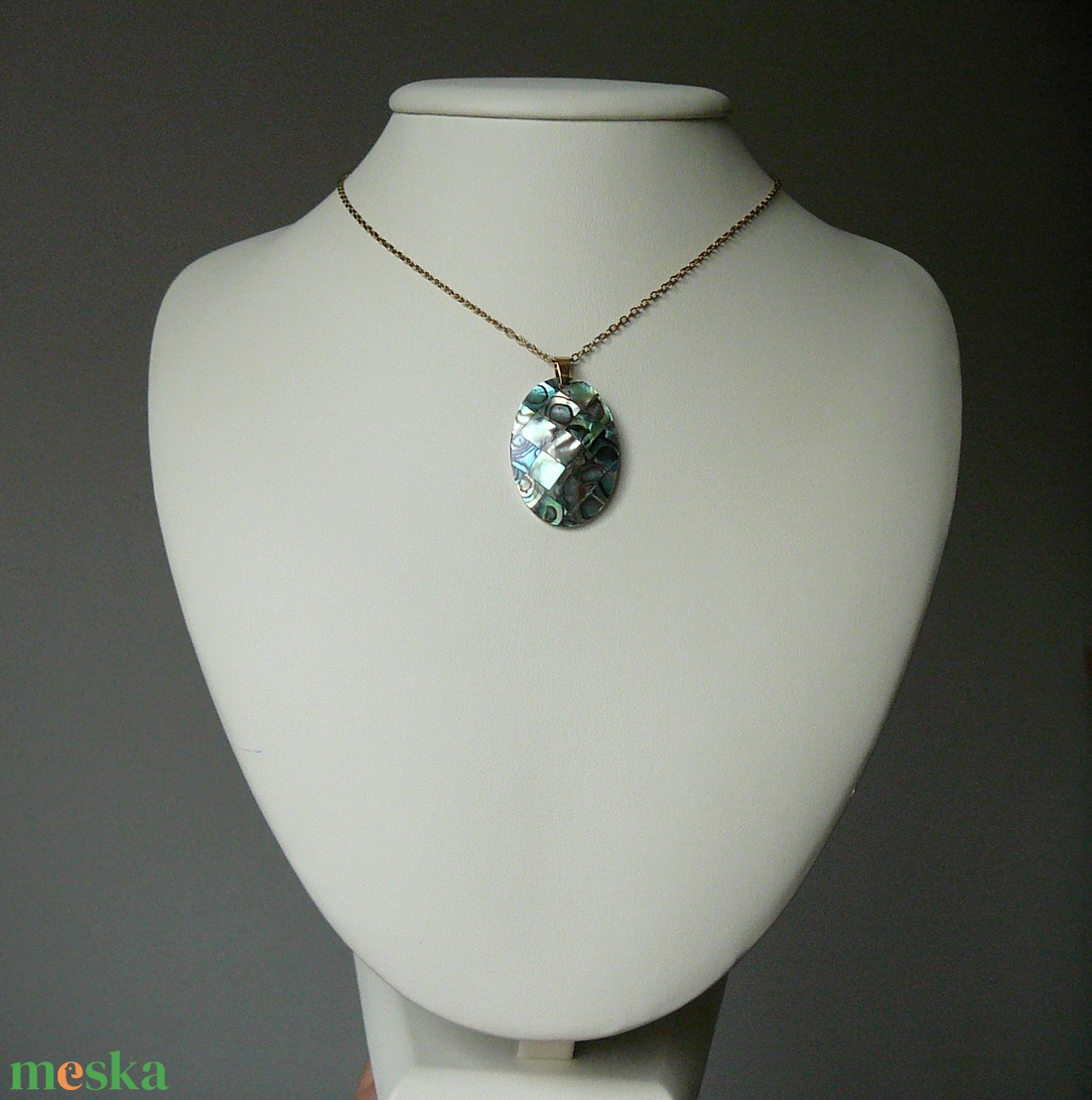 Pávakagyló medálos nyaklánc - ékszer - nyaklánc - medálos nyaklánc - Meska.hu