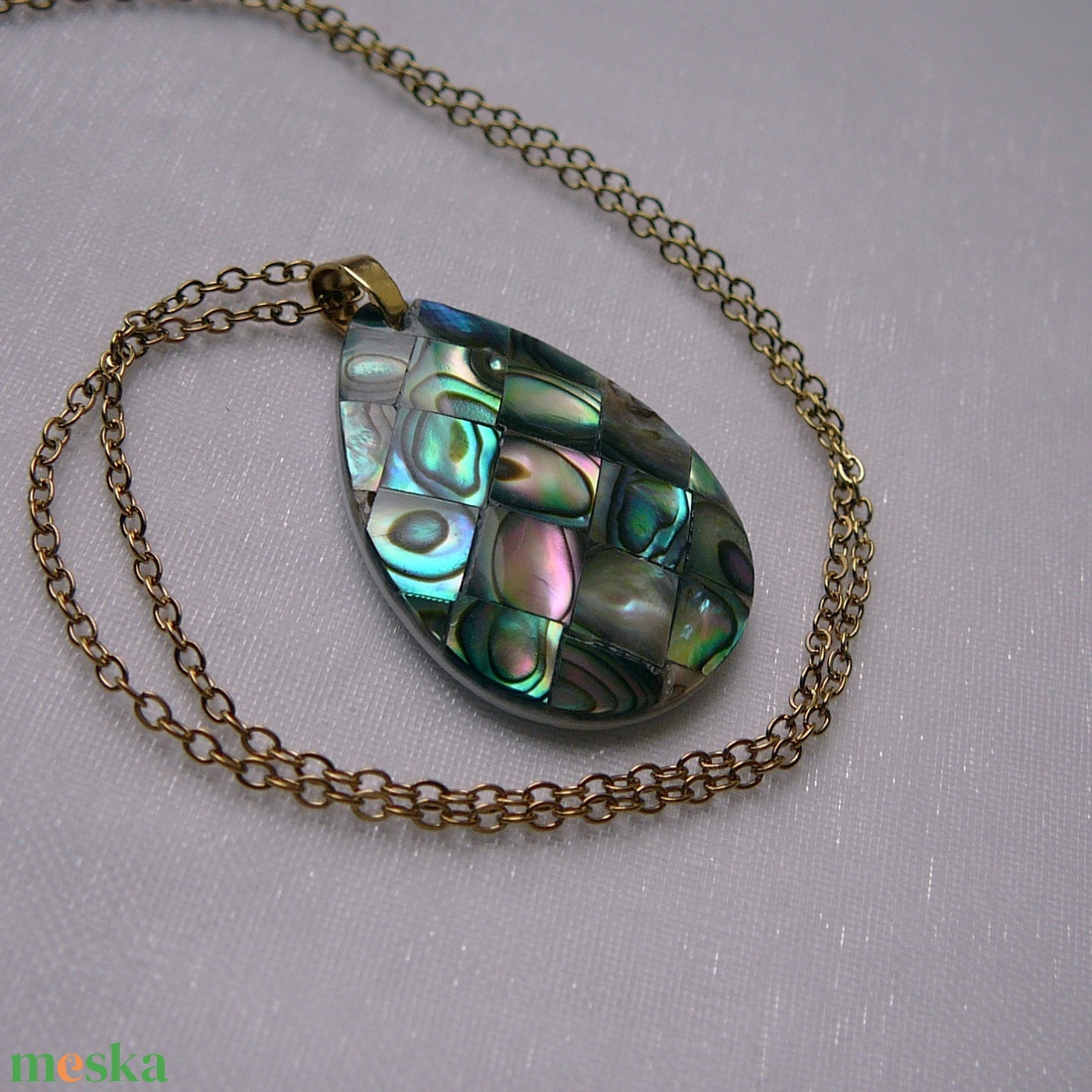 Pávakagyló medálos nyaklánc - ékszer - nyaklánc - medálos nyaklánc - Meska.hu