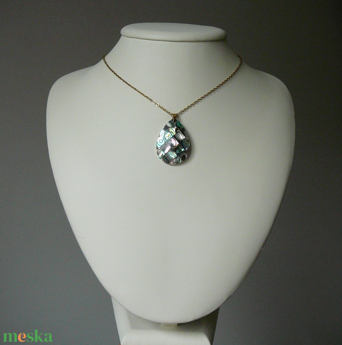 Pávakagyló medálos nyaklánc - ékszer - nyaklánc - medálos nyaklánc - Meska.hu