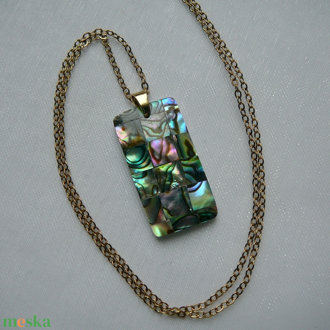 Pávakagyló medálos nyaklánc - ékszer - nyaklánc - medálos nyaklánc - Meska.hu