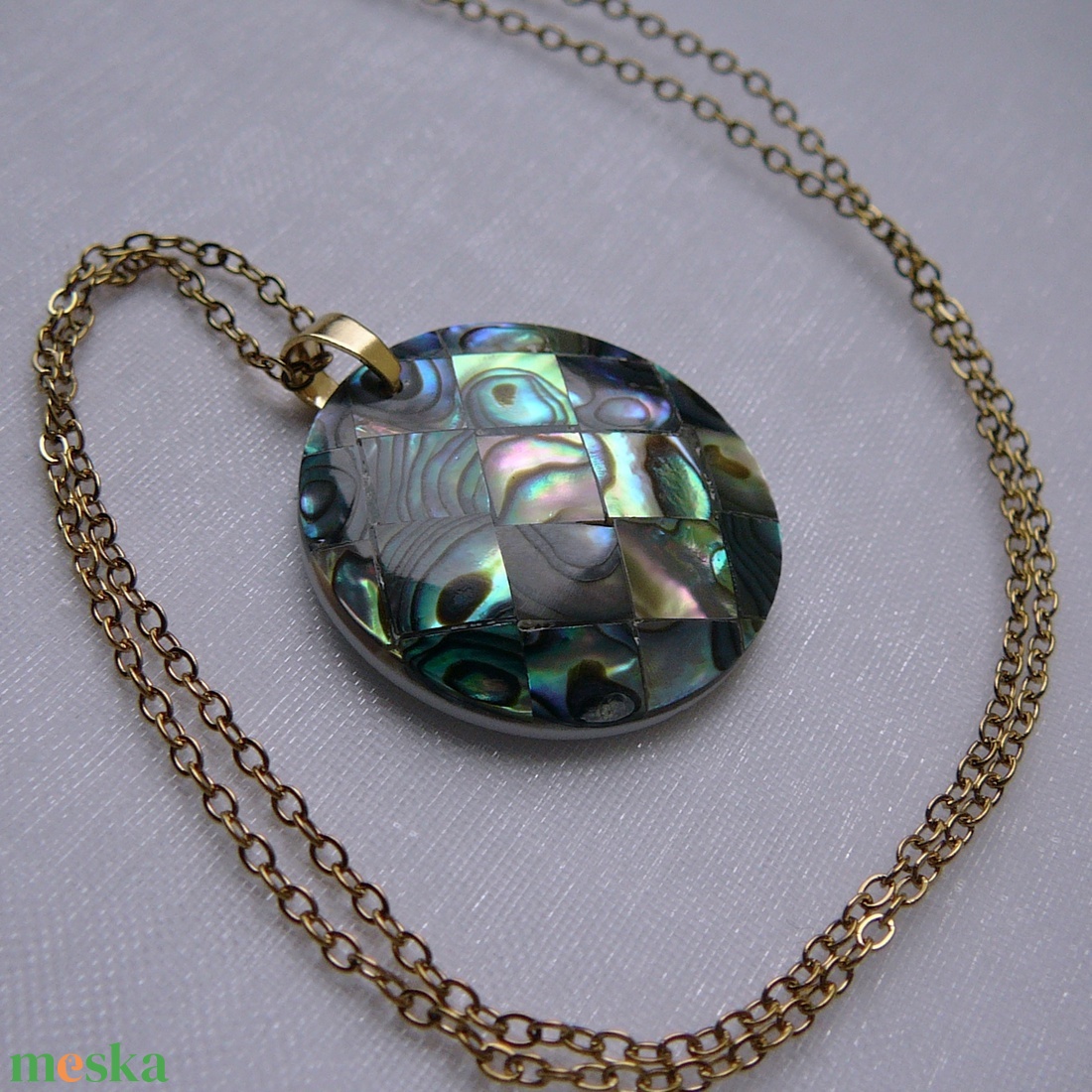 Pávakagyló medálos nyaklánc - ékszer - nyaklánc - medálos nyaklánc - Meska.hu
