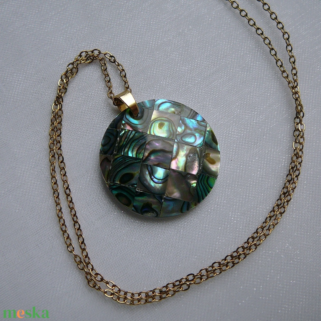 Pávakagyló medálos nyaklánc - ékszer - nyaklánc - medálos nyaklánc - Meska.hu