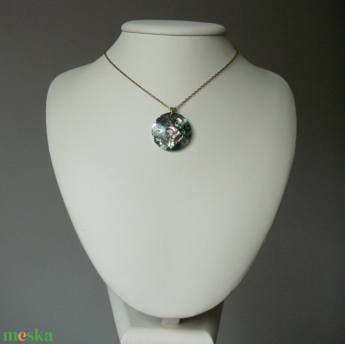 Pávakagyló medálos nyaklánc - ékszer - nyaklánc - medálos nyaklánc - Meska.hu