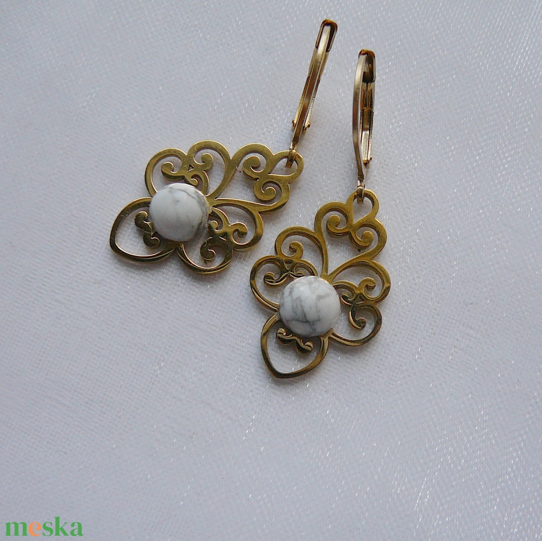 Filigrán howlit fülbevaló - ékszer - fülbevaló - lógó fülbevaló - Meska.hu