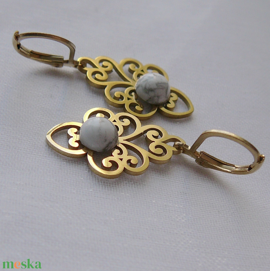 Filigrán howlit fülbevaló - ékszer - fülbevaló - lógó fülbevaló - Meska.hu