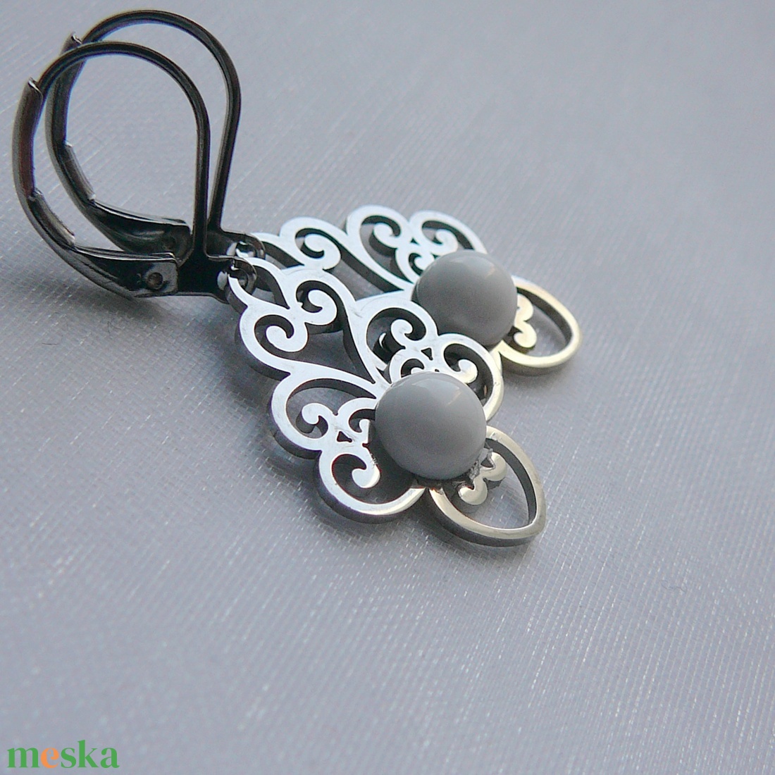 Filigrán howlit fülbevaló - ékszer - fülbevaló - lógó fülbevaló - Meska.hu