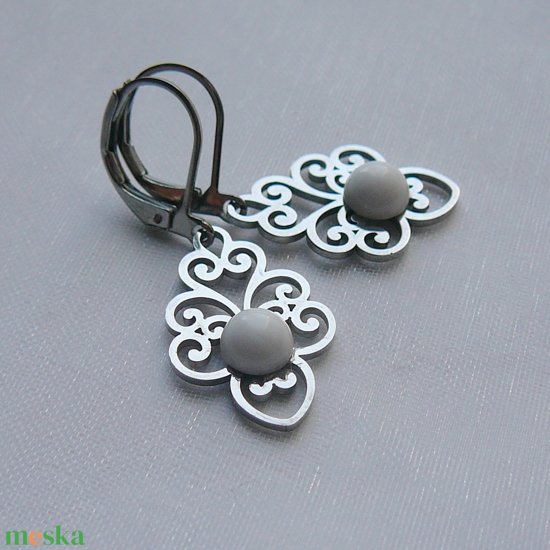 Filigrán howlit fülbevaló - ékszer - fülbevaló - lógó fülbevaló - Meska.hu