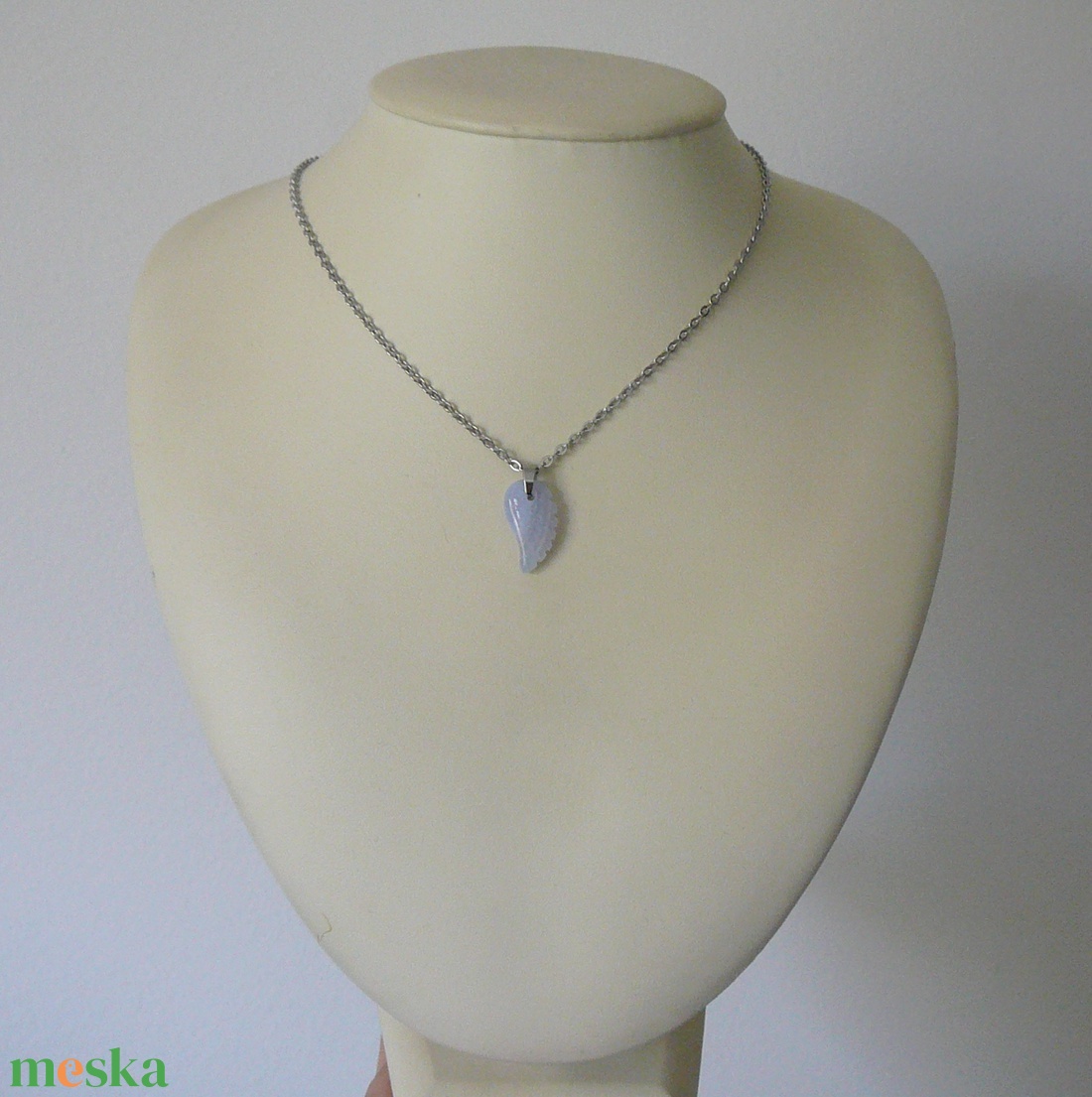 Kalcedon szárny medálos nyaklánc - ékszer - nyaklánc - medálos nyaklánc - Meska.hu