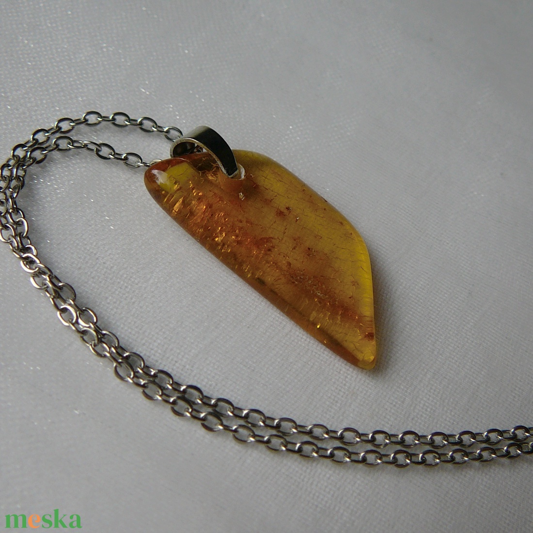 Borostyánkő medálos nyaklánc - ékszer - nyaklánc - medálos nyaklánc - Meska.hu