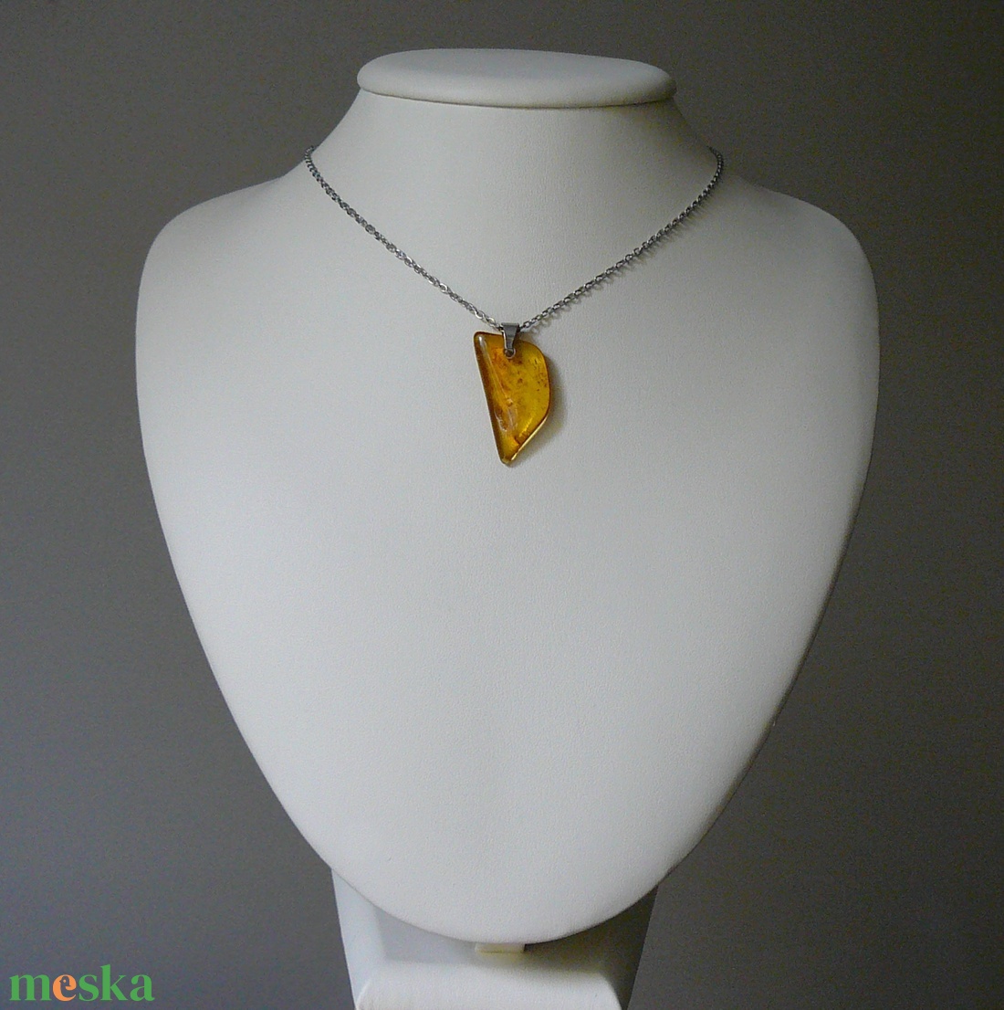 Borostyánkő medálos nyaklánc - ékszer - nyaklánc - medálos nyaklánc - Meska.hu