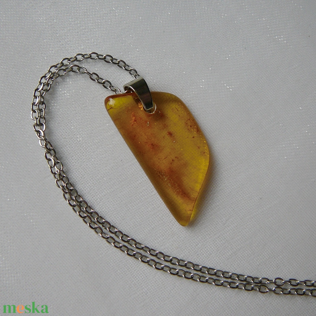 Borostyánkő medálos nyaklánc - ékszer - nyaklánc - medálos nyaklánc - Meska.hu