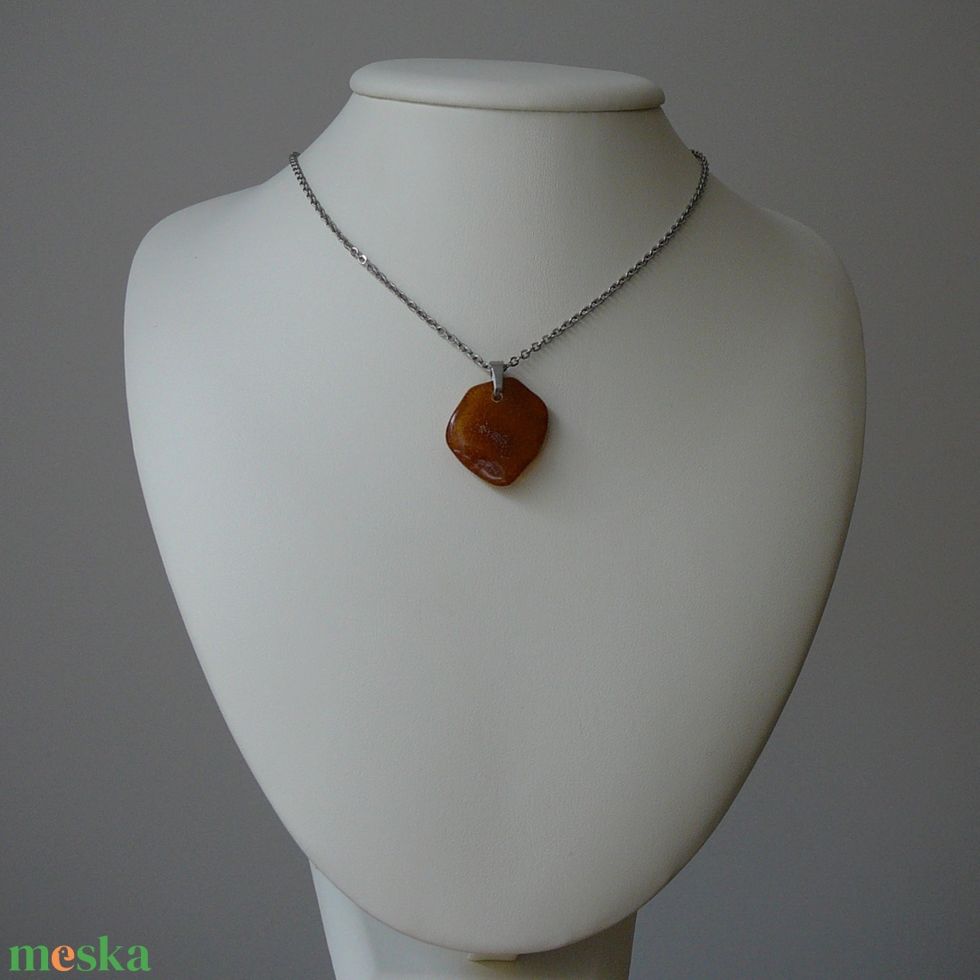 Borostyánkő medálos nyaklánc - ékszer - nyaklánc - medálos nyaklánc - Meska.hu