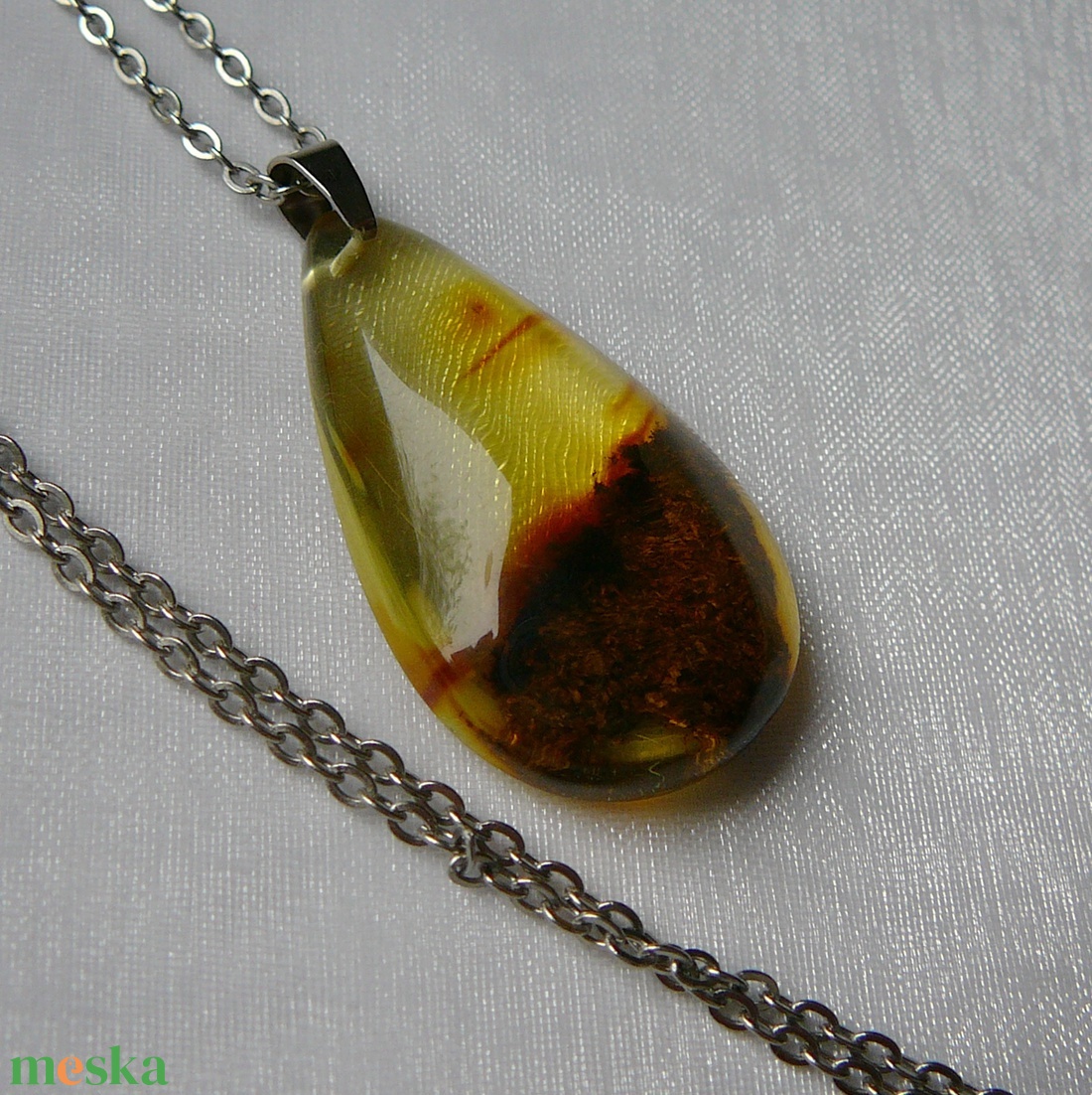 Borostyánkő medálos nyaklánc - ékszer - nyaklánc - medálos nyaklánc - Meska.hu