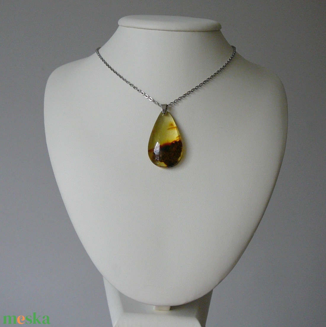 Borostyánkő medálos nyaklánc - ékszer - nyaklánc - medálos nyaklánc - Meska.hu