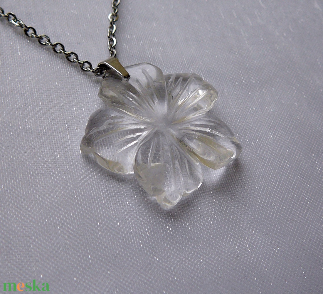 Hegyikristály virág medálos nyaklánc - ékszer - nyaklánc - medálos nyaklánc - Meska.hu