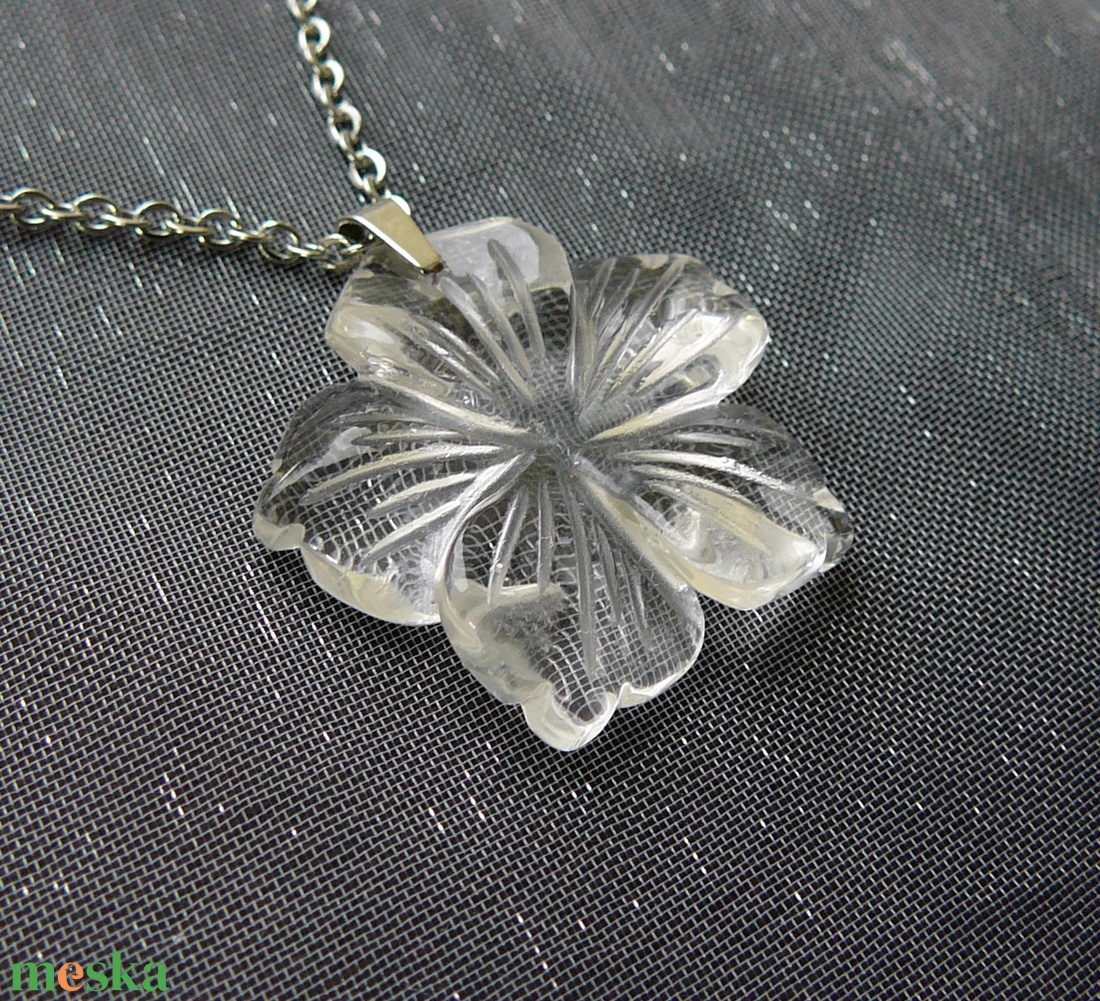 Hegyikristály virág medálos nyaklánc - ékszer - nyaklánc - medálos nyaklánc - Meska.hu