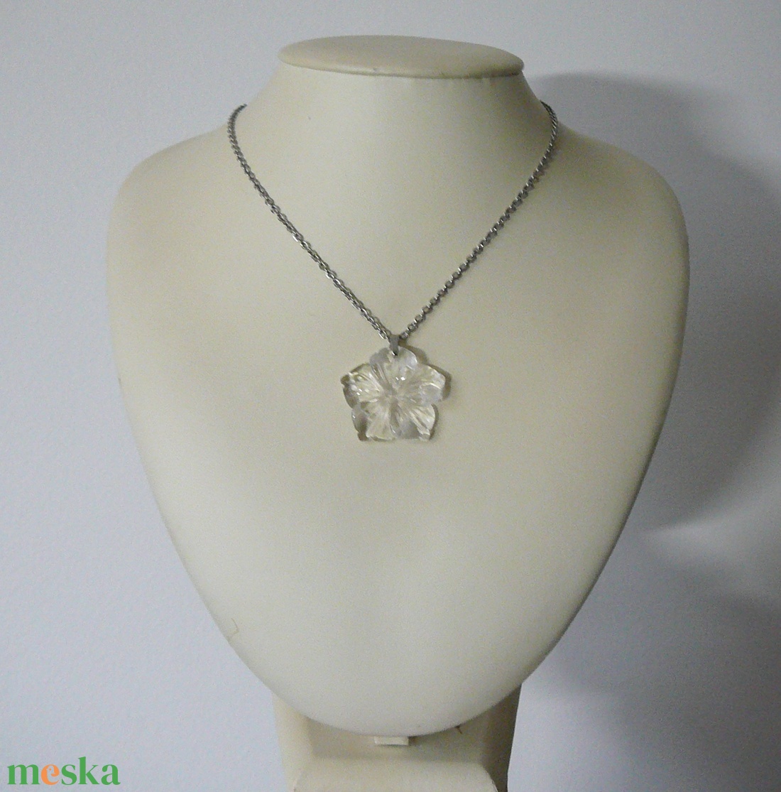 Hegyikristály virág medálos nyaklánc - ékszer - nyaklánc - medálos nyaklánc - Meska.hu