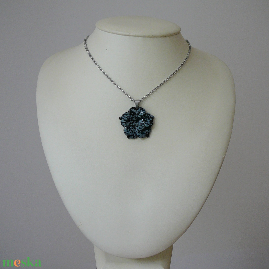 Hópehely obszidián virág medálos nyaklánc - ékszer - nyaklánc - medálos nyaklánc - Meska.hu