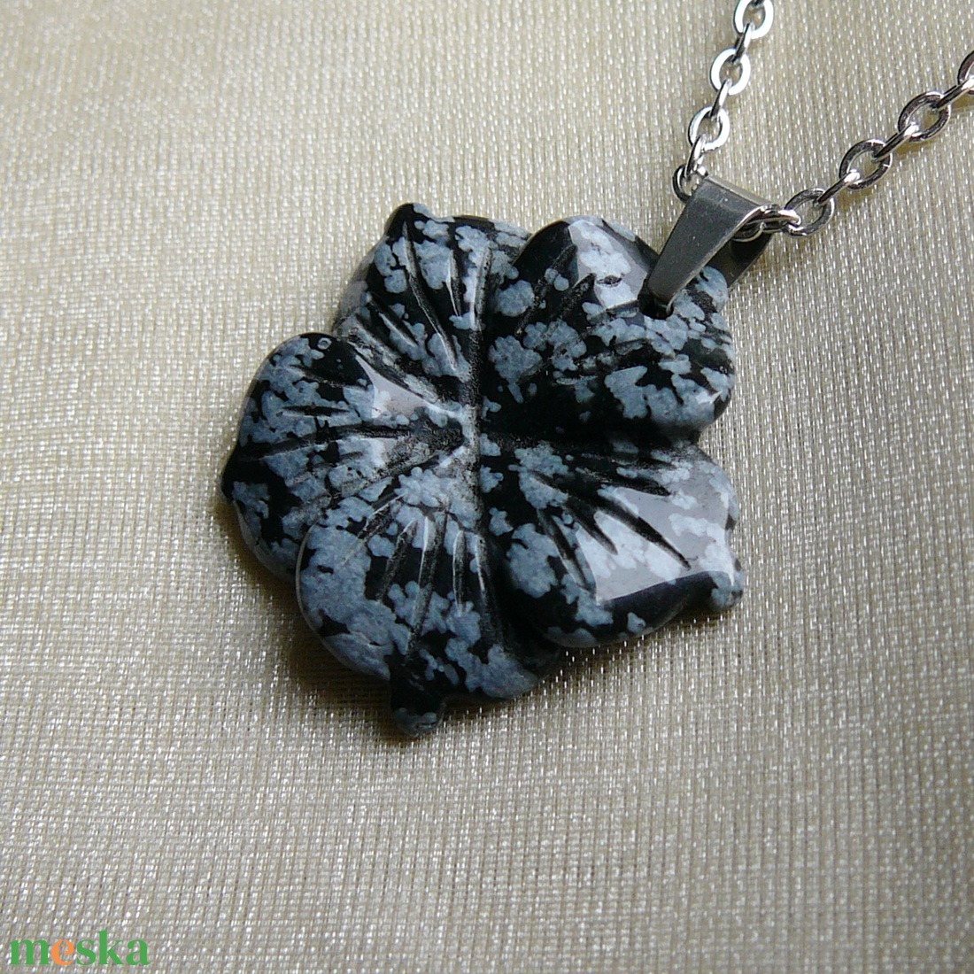 Hópehely obszidián virág medálos nyaklánc - ékszer - nyaklánc - medálos nyaklánc - Meska.hu