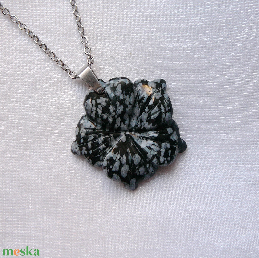 Hópehely obszidián virág medálos nyaklánc - ékszer - nyaklánc - medálos nyaklánc - Meska.hu