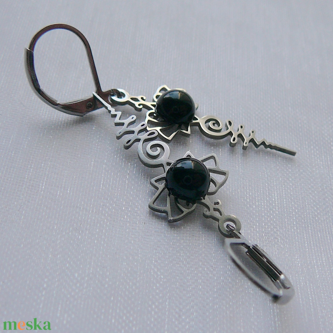 Ónix lótusz fülbevaló - ékszer - fülbevaló - lógó csepp fülbevaló - Meska.hu