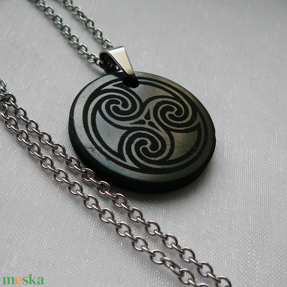 Sungit medálos nyaklánc - Triszkelion - ékszer - nyaklánc - medálos nyaklánc - Meska.hu