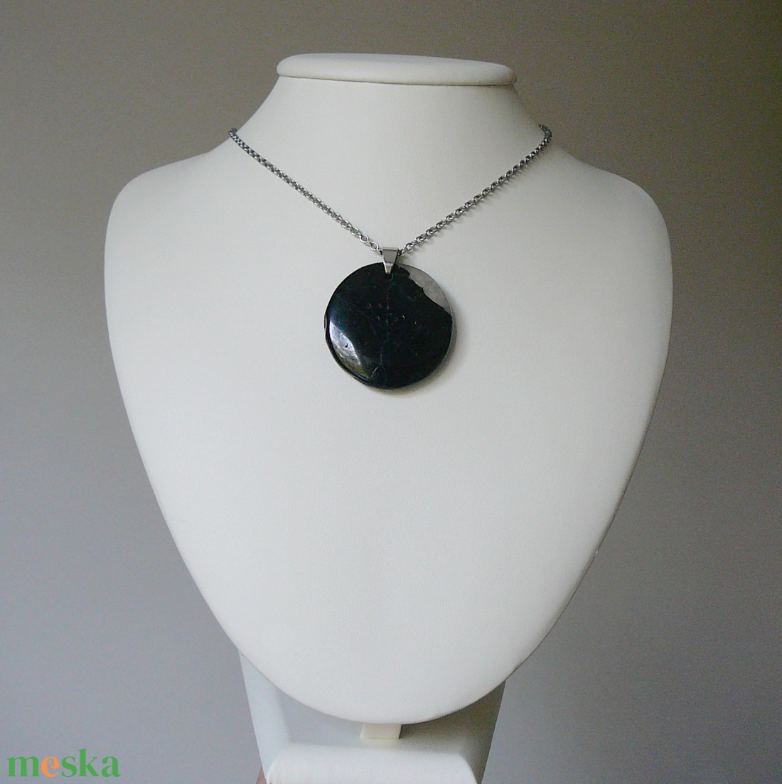 Fekete turmalin medálos nyaklánc - ékszer - nyaklánc - medálos nyaklánc - Meska.hu