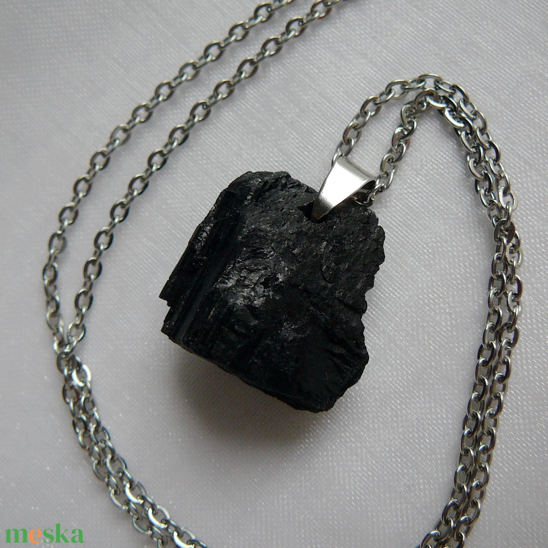 Fekete turmalin medálos nyaklánc - ékszer - nyaklánc - medálos nyaklánc - Meska.hu