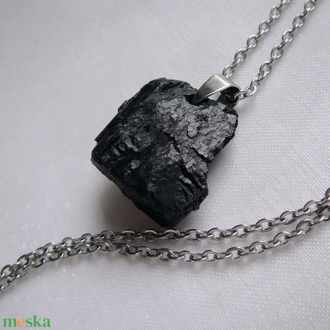 Fekete turmalin medálos nyaklánc - ékszer - nyaklánc - medálos nyaklánc - Meska.hu