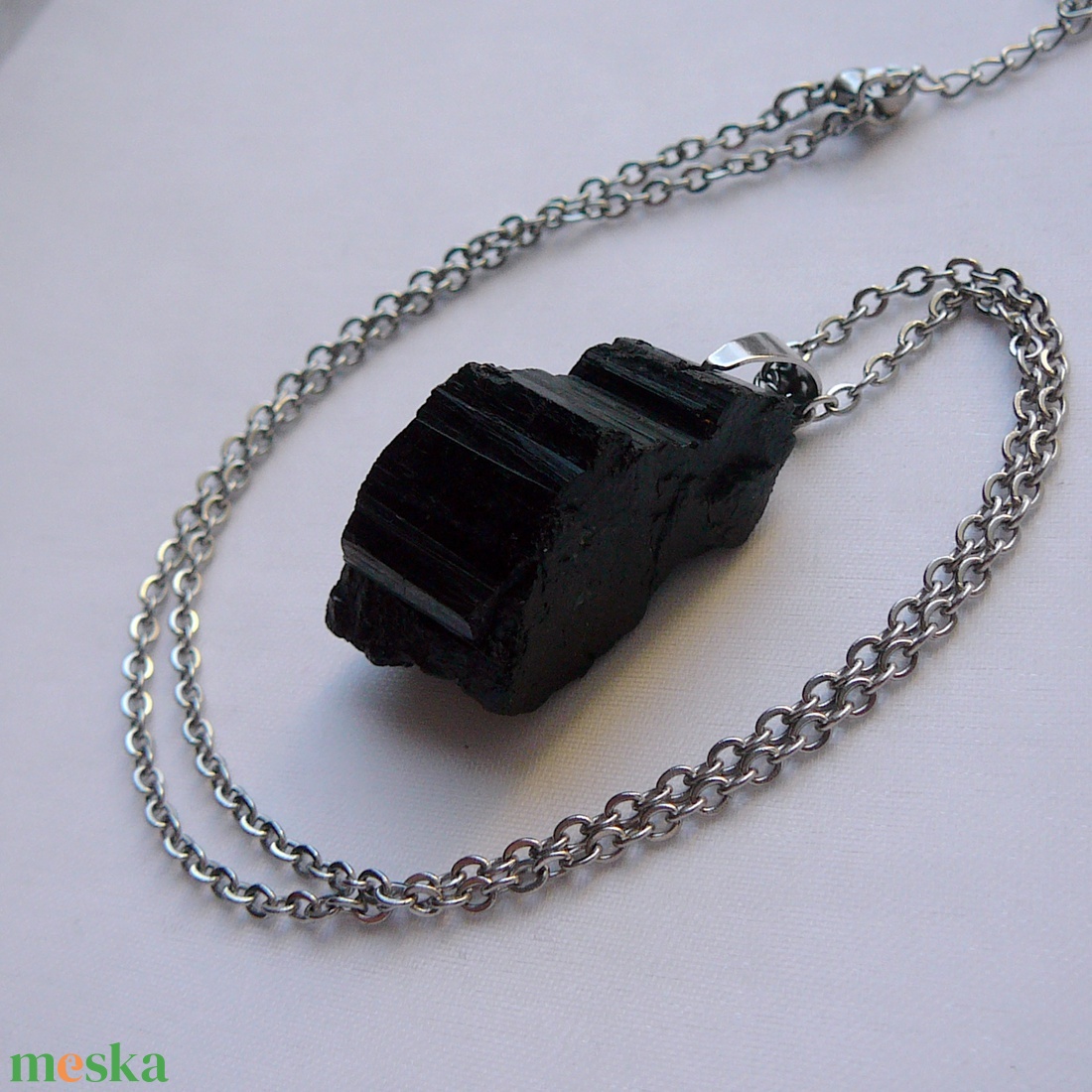 Fekete turmalin medálos nyaklánc - ékszer - nyaklánc - medálos nyaklánc - Meska.hu