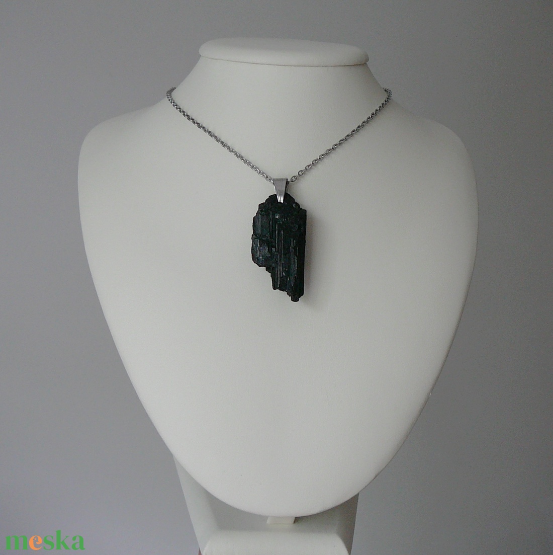Fekete turmalin medálos nyaklánc - ékszer - nyaklánc - medálos nyaklánc - Meska.hu