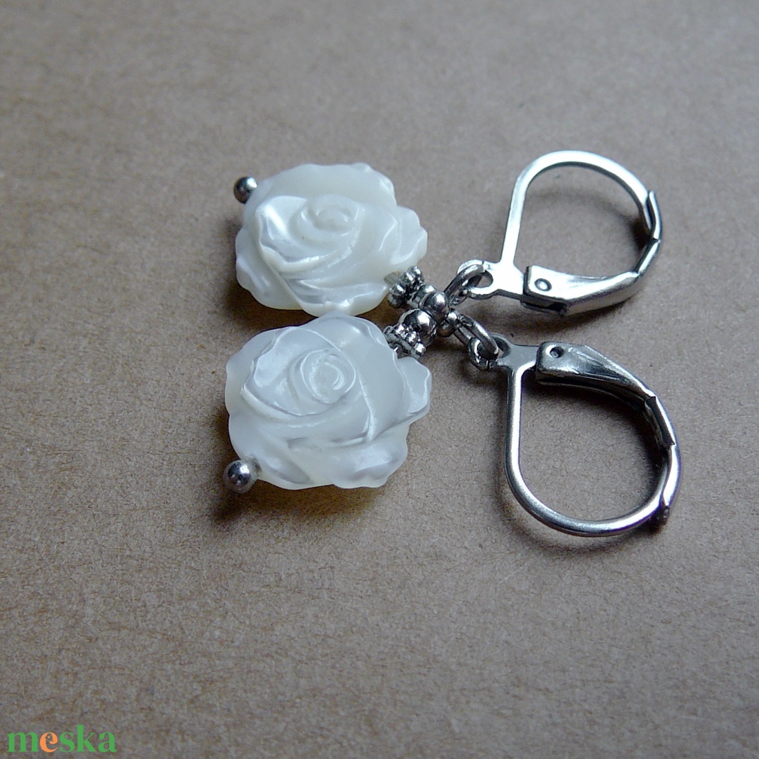 Gyöngyház virág fülbevaló - ékszer - fülbevaló - lógó fülbevaló - Meska.hu