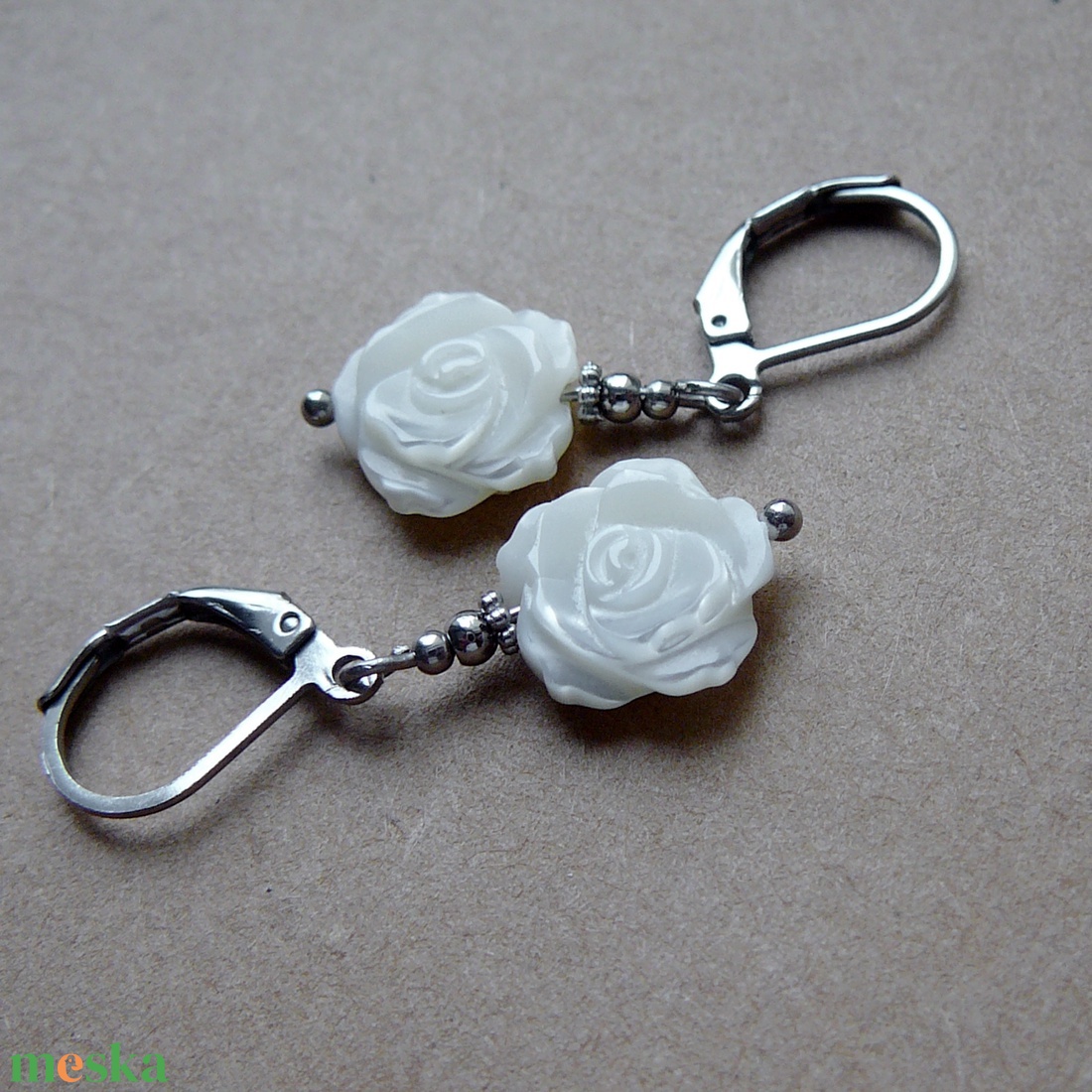 Gyöngyház virág fülbevaló - ékszer - fülbevaló - lógó fülbevaló - Meska.hu