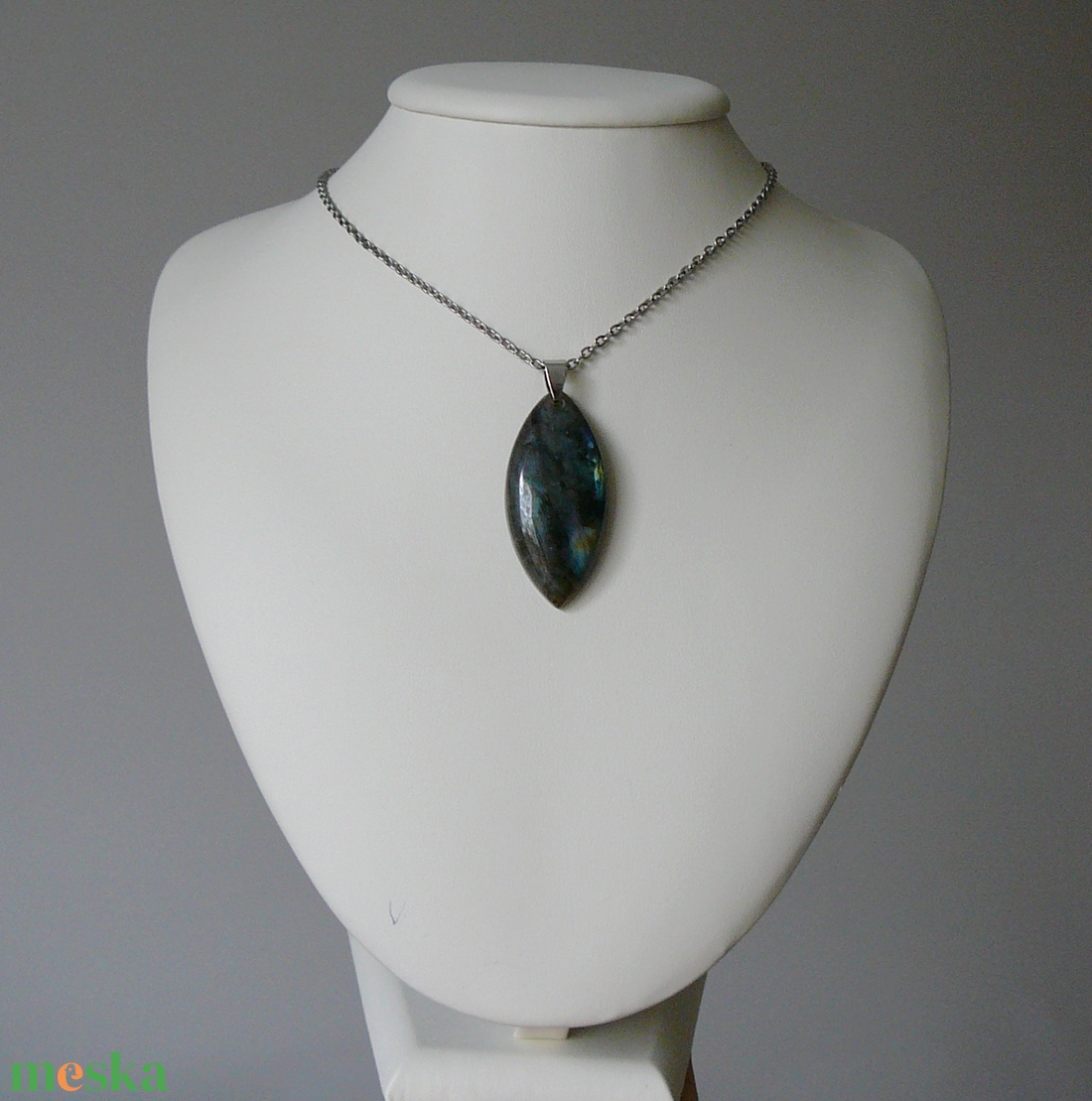Labradorit medálos nyaklánc - ékszer - nyaklánc - medál - Meska.hu