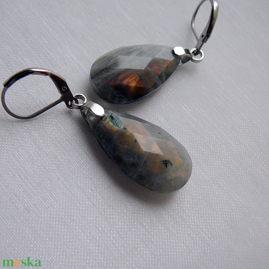 Labradorit fülbevaló - ékszer - fülbevaló - lógó csepp fülbevaló - Meska.hu