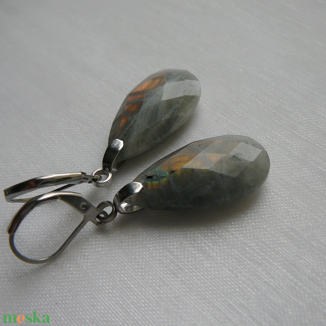 Labradorit fülbevaló - ékszer - fülbevaló - lógó csepp fülbevaló - Meska.hu