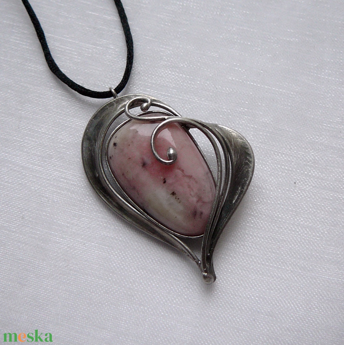 Rózsaszín opál szív medál - ékszer - nyaklánc - medálos nyaklánc - Meska.hu