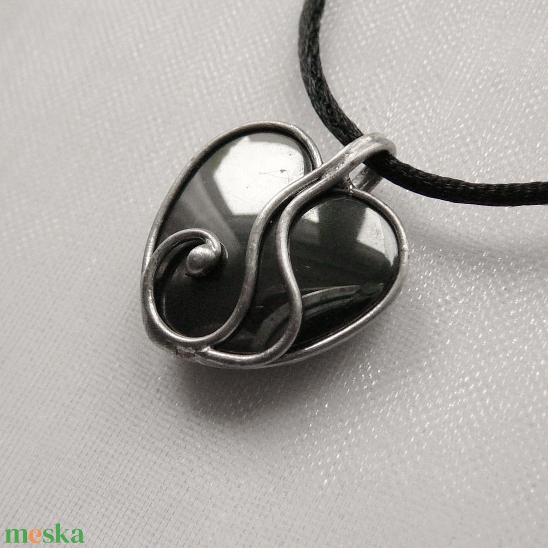 Hematit mini szív medál - ékszer - nyaklánc - medálos nyaklánc - Meska.hu