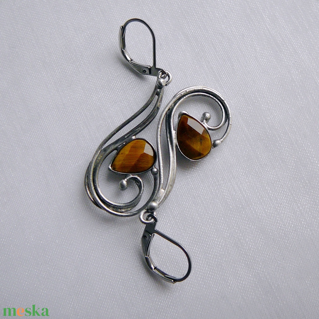 Tigrisszem fülbevaló - ékszer - fülbevaló - lógós kerek fülbevaló - Meska.hu