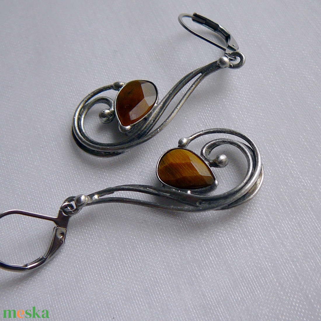 Tigrisszem fülbevaló - ékszer - fülbevaló - lógós kerek fülbevaló - Meska.hu