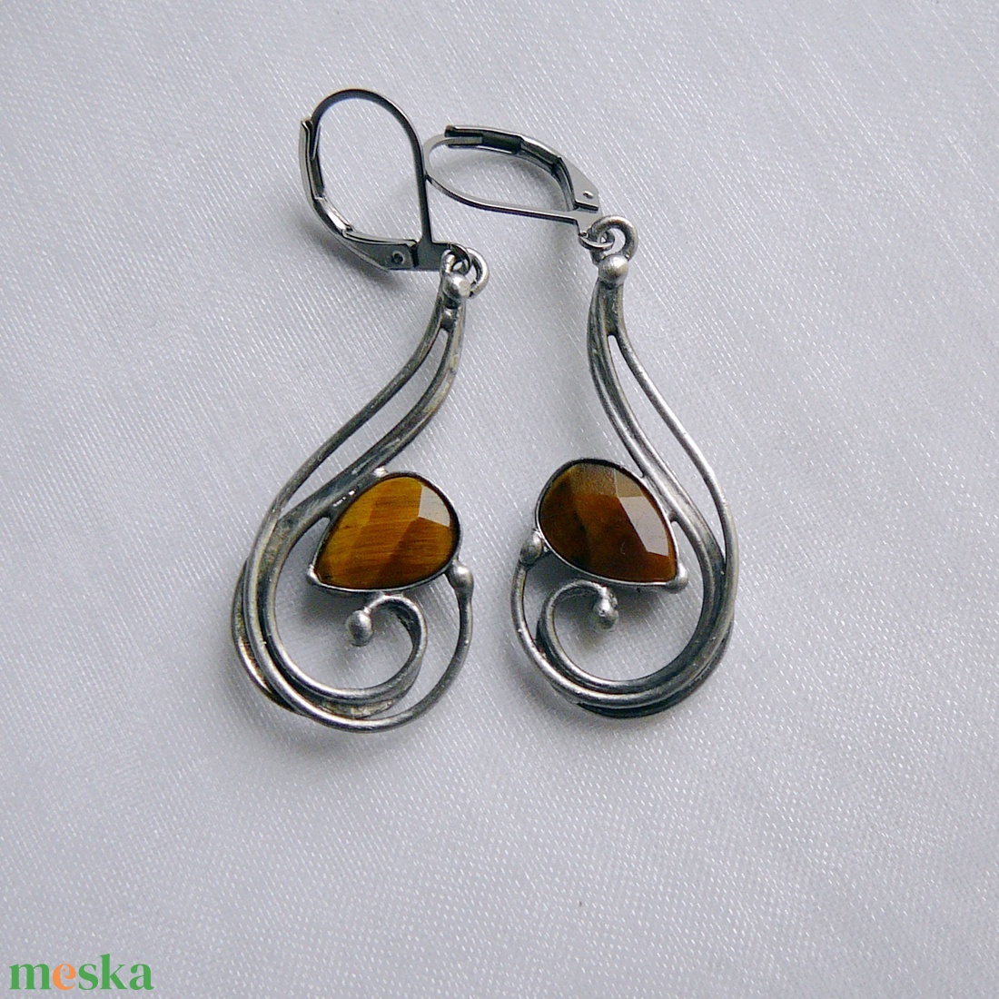 Tigrisszem fülbevaló - ékszer - fülbevaló - lógós kerek fülbevaló - Meska.hu